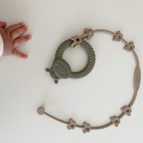 littlebyul 2024 renewal TOYBANDトイバンド brown おしゃぶりホルダー おもちゃホルダー トイホルダー りとるびょる