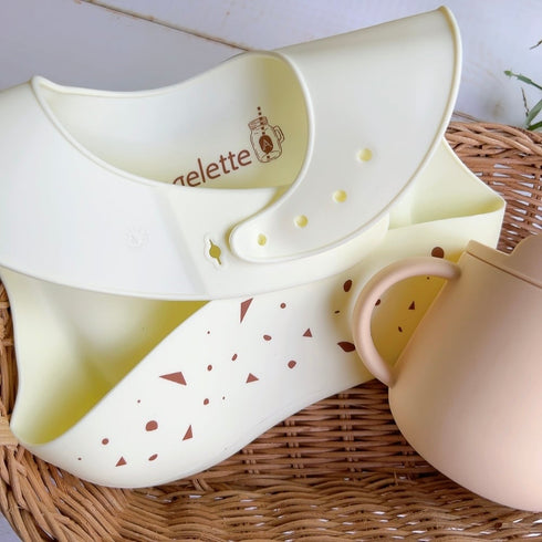 出産祝いに♪ イエローカラー 5点セット ベビーセット ストローマグ お食事エプロン ベビーボール 木のおもちゃ トイホルダー