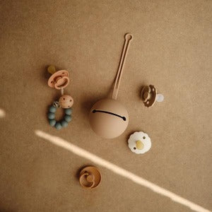 Mushie おしゃぶりケース Mushie Pacifier Case おしゃぶりホルダー アウトレット品 ムシエ