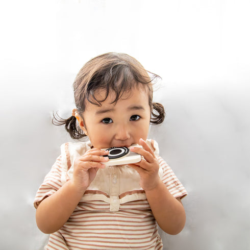 Love my lil 歯がため カメラ ブラウン グレー ラブマイリル