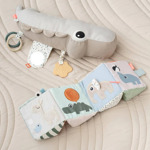 Done by Deer フォールドアウトセンサリーキューブ 布製玩具 仕掛けおもちゃ Fold-out sensory cube Deer friends Colour mix ダンバイディア