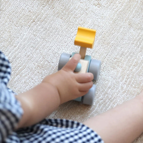 Adnil LAND SQUEAKY TRUCK ピコピコ音が鳴る はたらく車 木のおもちゃ 木製 くるま アドニルランド