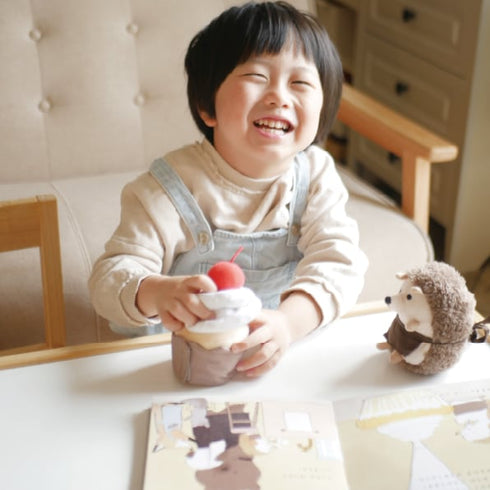 amanoppo えほんでごっこあそび はりねずみくんとカップケーキ 絵本 布製おもちゃ あまのっぽ