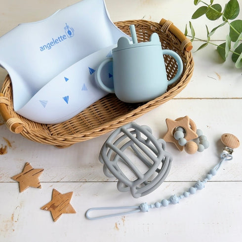 出産祝いに♪ ソーダカラー 5点セット ベビーセット ストローマグ お食事エプロン ベビーボール 木のおもちゃ トイホルダー