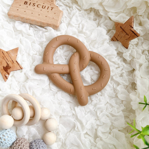 Mushie Pretzel Teether プレッツェル 歯固め ベビートイ ムシエ