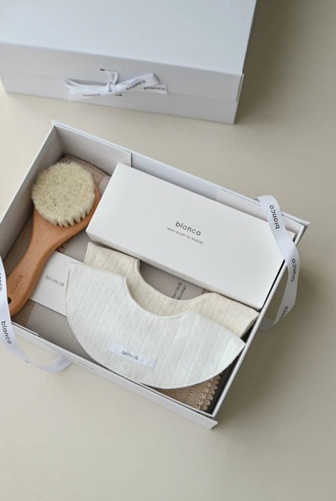 blanco peek a boo ! ベビーギフトセット 出産祝い ベビーブランケット おくるみ スタイ ベビーブラシ