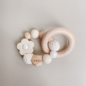 LABRO 歯がため 花柄 フラワー 木製 木のおもちゃ ファーストトイ 歯固め 日本製 ラブロ 天然木