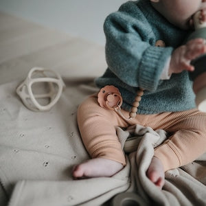 mushie Teether Ball Dove Gray（チャコールグレー） 歯固め シリコンボール オーボール ベビーボール ムシエ