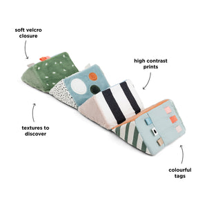 Done by Deer フォールドアウトセンサリーキューブ 布製玩具 仕掛けおもちゃ Fold-out sensory cube Deer friends Colour mix ダンバイディア