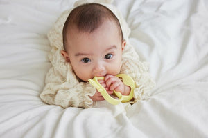 D by DADWAY にぎにぎ歯がため かぽっとはめる ディーバイダッドウェイ りんご 雲