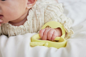 D by DADWAY にぎにぎ歯がため かぽっとはめる ディーバイダッドウェイ りんご 雲