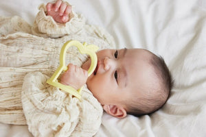 D by DADWAY にぎにぎ歯がため かぽっとはめる ディーバイダッドウェイ りんご 雲