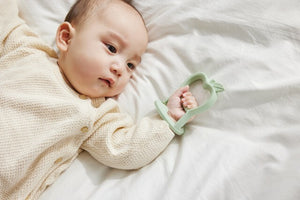 D by DADWAY にぎにぎ歯がため かぽっとはめる ディーバイダッドウェイ りんご 雲