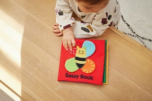 Sassy ふかふかしかけぬのえほん ミツバチ 布えほん サッシー