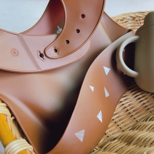 出産祝いに♪ チョコカラー 5点セット ベビーセット ストローマグ お食事エプロン ベビーボール 木のおもちゃ トイホルダー