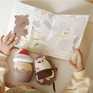 amanoppo えほんでごっこあそび はりねずみくんとカップケーキ 絵本 布製おもちゃ あまのっぽ
