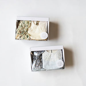 mocmof おめかしギフトセット レース ベビーフリル3点セット 622-466081 モクモフ