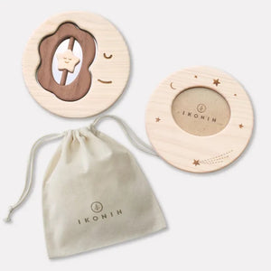 IKONIH はじめてミラーラトルセット 天然木 出産祝い 国産ひのき ラトルのおもちゃ フォトフレーム アイコニー