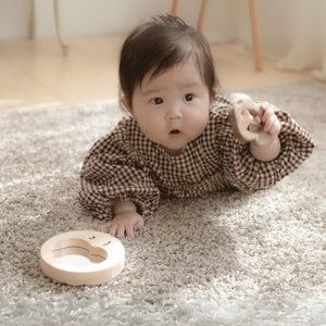 IKONIH はじめてミラーラトルセット 天然木 出産祝い 国産ひのき ラトルのおもちゃ フォトフレーム アイコニー